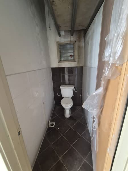 Kilang untuk Dijual di Taman Perindustrian Krubong (Krubong) - Vito Lee - Bathroom - PropertyGuru.com.my