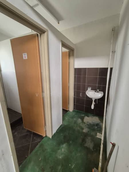 Kilang untuk Dijual di Taman Perindustrian Krubong (Krubong) - Vito Lee - Bathroom - PropertyGuru.com.my