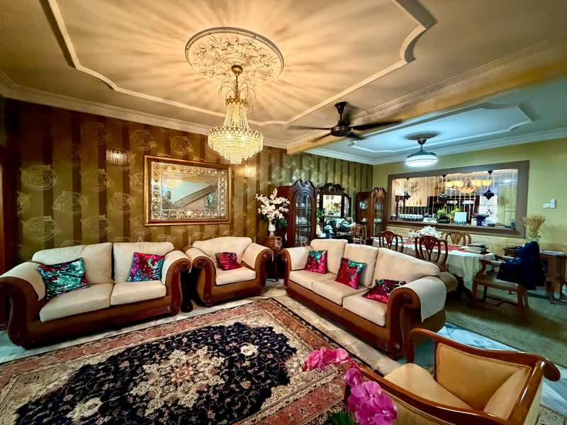 Rumah Teres 2 Tingkat untuk Dijual di Taman Desaria (Petaling Jaya) - Azli Ibrahim - Living Room - PropertyGuru.com.my