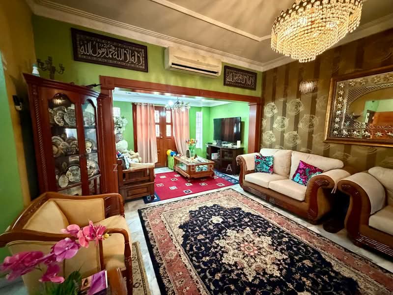 Rumah Teres 2 Tingkat untuk Dijual di Taman Desaria (Petaling Jaya) - Azli Ibrahim - Living Room - PropertyGuru.com.my