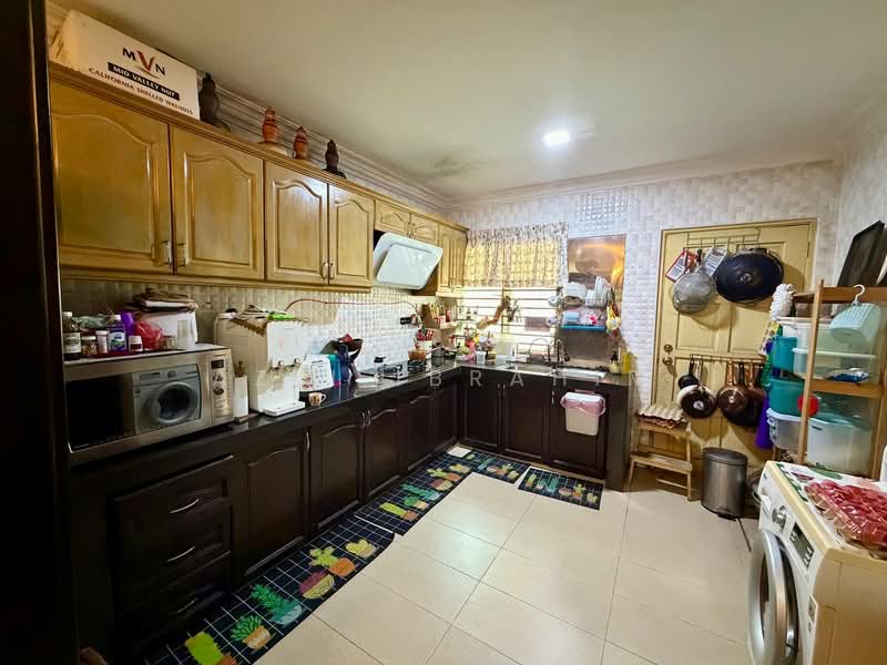 Rumah Teres 2 Tingkat untuk Dijual di Taman Desaria (Petaling Jaya) - Azli Ibrahim - Kitchen - PropertyGuru.com.my