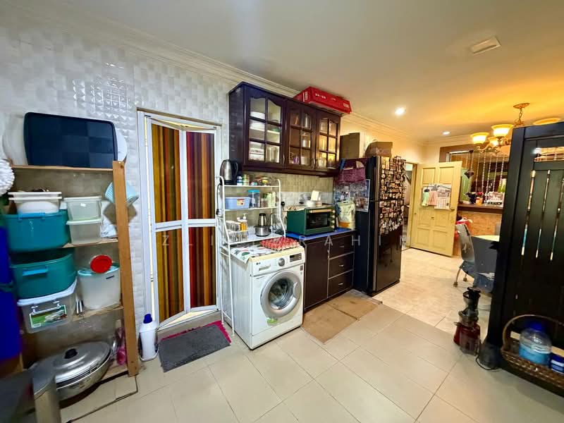 Rumah Teres 2 Tingkat untuk Dijual di Taman Desaria (Petaling Jaya) - Azli Ibrahim - Kitchen - PropertyGuru.com.my