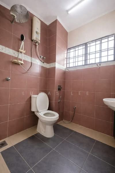 2-storey Terraced House for Sale in Bandar Putra (Kulai) - Lucas Lee - Bathroom - PropertyGuru.com.my