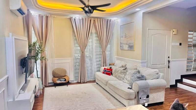 Alam Suria Puncak Alam untuk Untuk Dijual - RM 490,000, Apr 2026 - Living Room - PropertyGuru.com.my