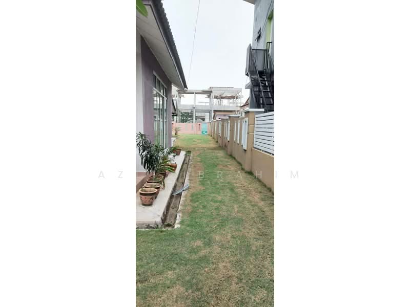 Rumah Berkembar untuk Dijual di Kampung Teras Jernang (Bangi) - Azli Ibrahim - Exterior - PropertyGuru.com.my