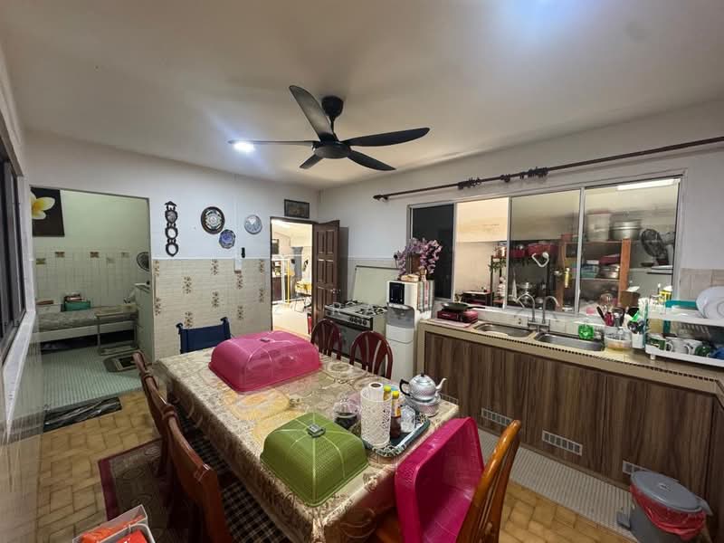 Rumah Berkembar untuk Dijual di Taman Nong Chik (Johor Bahru) - Zira . - Kitchen - PropertyGuru.com.my