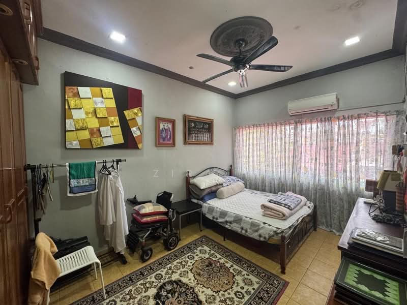 Rumah Berkembar untuk Dijual di Taman Nong Chik (Johor Bahru) - Zira . - Bedroom - PropertyGuru.com.my