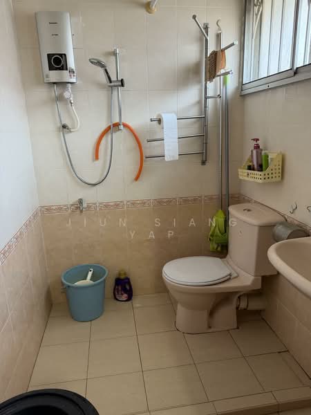 Taman Selayang Jaya untuk Untuk Dijual - RM 569,999, Apr 2026 - Bathroom - PropertyGuru.com.my
