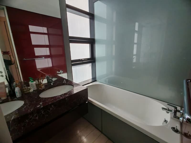 Kondominium untuk Dijual di Condominium @ The Troika - Albert . - Bathroom - PropertyGuru.com.my