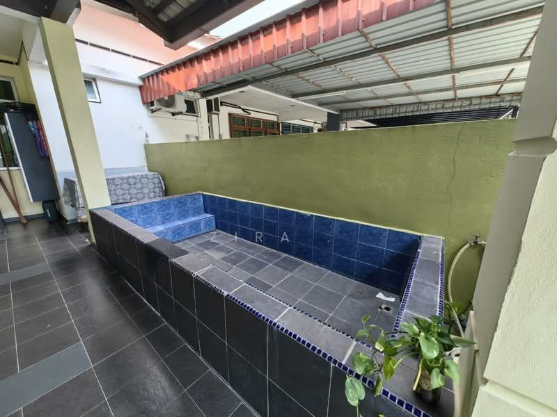 Rumah Teres 1 Tingkat untuk Dijual di Taman Sri Saujana (Kota Tinggi) - Zira . - Pool - PropertyGuru.com.my