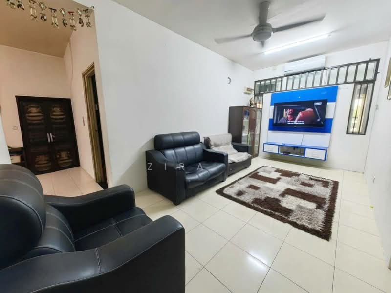 Rumah Teres 1 Tingkat untuk Dijual di Taman Sri Saujana (Kota Tinggi) - Zira . - Living Room - PropertyGuru.com.my