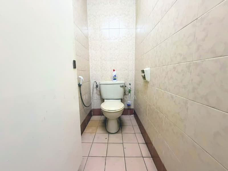Office for Sale in Shah Alam (Selangor) - Balkhis Hashim - Bathroom - PropertyGuru.com.my