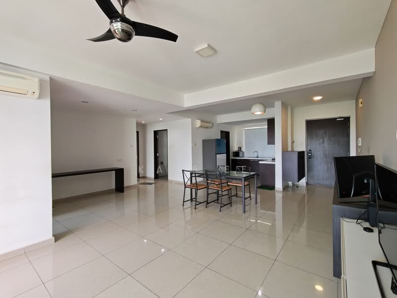 Pangsapuri untuk Dijual di Molek Pine 3 - Kate Ee - Living Room - PropertyGuru.com.my