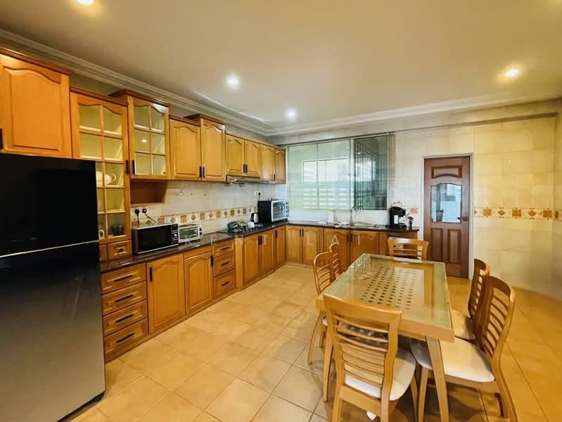 Condominium for Sale at Gurney Beach Resort - Kent Lai - Kitchen - PropertyGuru.com.my