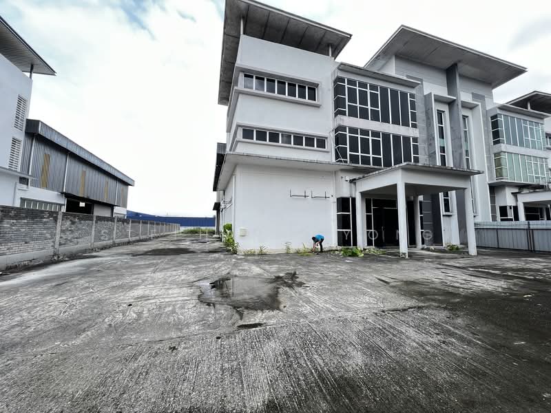 Semi-D Factory for Rent in Kampung Sungai Lalang (Semenyih) - Stephanie Yong - Exterior - PropertyGuru.com.my