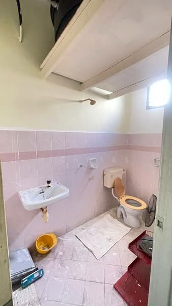 Shop / Office for Rent in Taman Nusa Bestari (Iskandar Puteri (Nusajaya)) - Nicholas Low - Bathroom - PropertyGuru.com.my