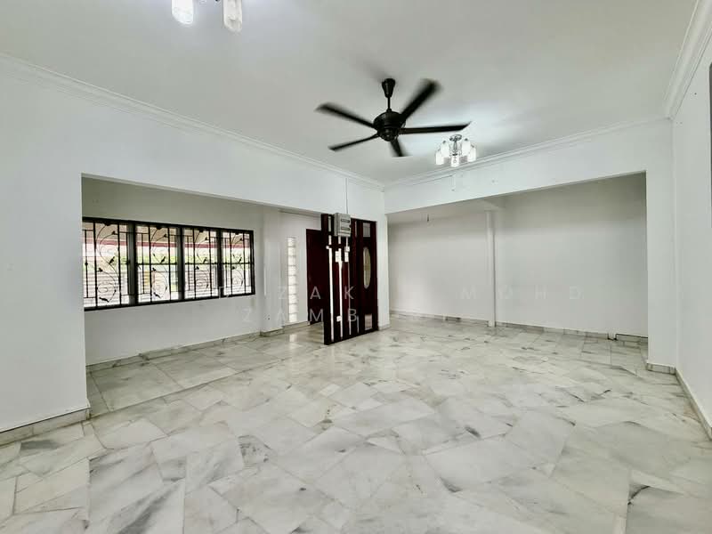 Rumah Teres 2 Tingkat untuk Dijual di Subang Jaya (Selangor) - Mohd Zakri Mohd Zamberi - Living Room - PropertyGuru.com.my