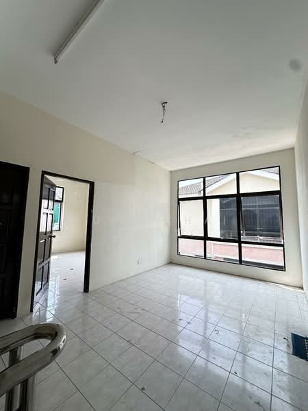 Semi-Detached House for Sale in Taman Seri Juru (Bukit Minyak) - Yuen Khai Khoo - Living Room - PropertyGuru.com.my