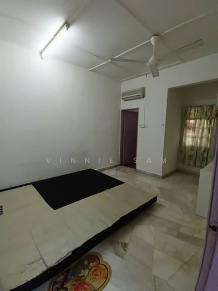 Rumah Teres 1 Tingkat untuk Dijual di Taman Skudai Baru (Skudai) - Vinnie Sam - Bedroom - PropertyGuru.com.my