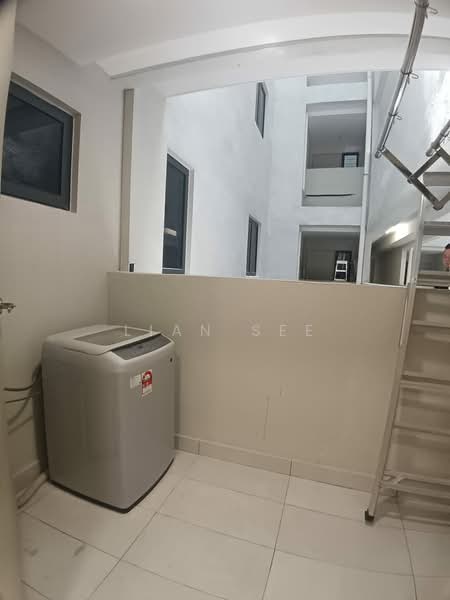 Servis Apartment untuk Disewa di Seiring Residensi - Lian See - Exterior - PropertyGuru.com.my