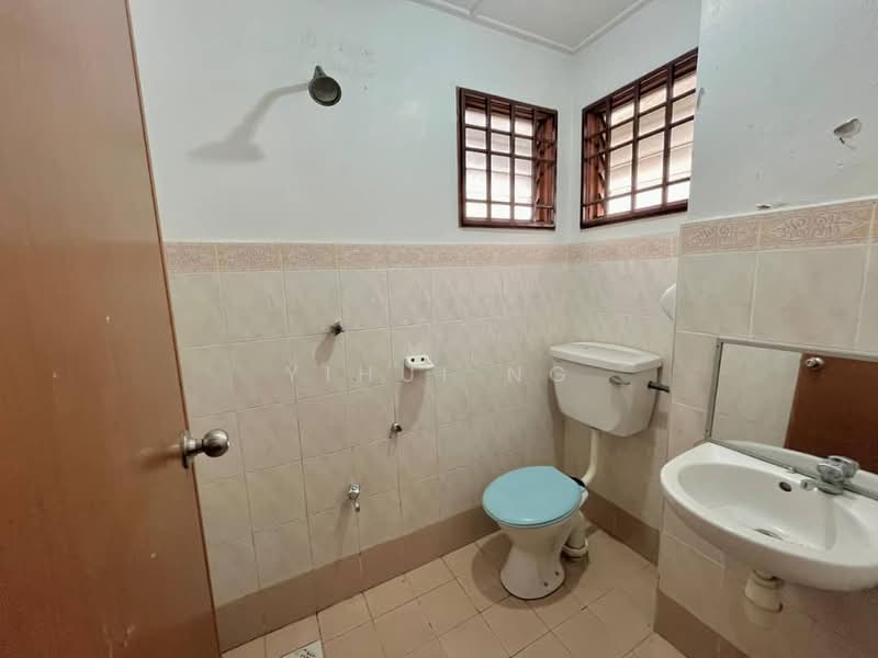 Rumah Teres 2 Tingkat untuk Dijual di Bukit Raja (Selangor) - YiHui Ng - Bathroom - PropertyGuru.com.my