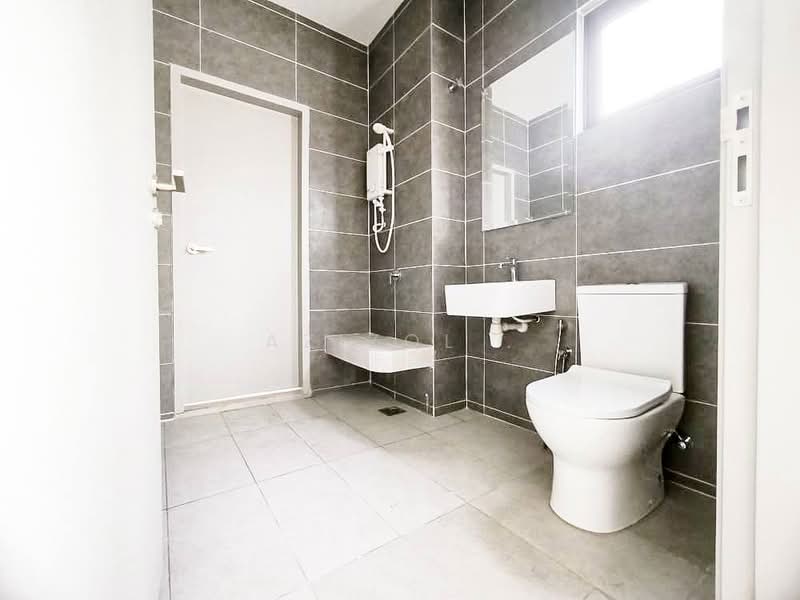 Rumah Berkembar untuk Dijual di Cyber 10 (Cyberjaya) - Azizol . - Bathroom - PropertyGuru.com.my