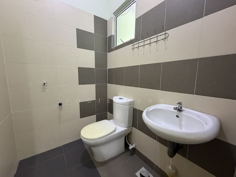 2-storey Terraced House for Sale in Station 18 (Ipoh) - Jodie Kuan - Bedroom 3 attached bathroom - PropertyGuru.com.my