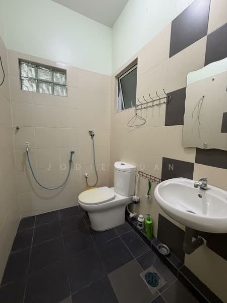 2-storey Terraced House for Sale in Station 18 (Ipoh) - Jodie Kuan - Bedroom 4 attached bathroom - PropertyGuru.com.my
