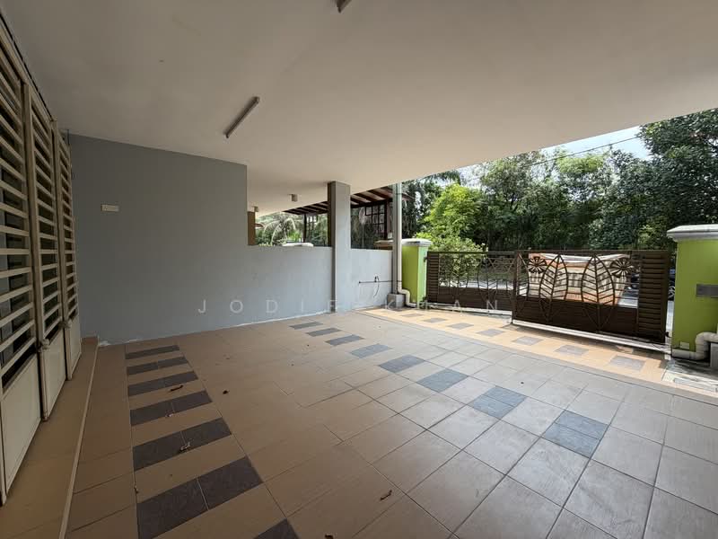 2-storey Terraced House for Sale in Station 18 (Ipoh) - Jodie Kuan - Covered Car Porch - PropertyGuru.com.my