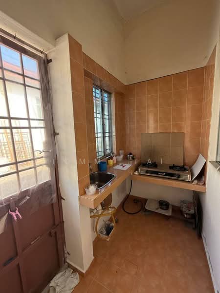 Rumah Teres 1 Tingkat untuk Dijual di Taman Bestari Indah (Ulu Tiram) - Tommy Tai - Kitchen - PropertyGuru.com.my