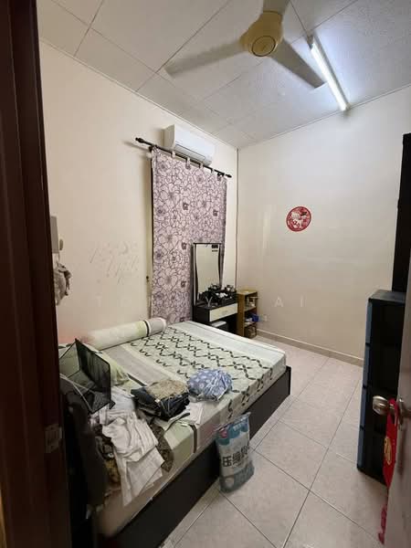Rumah Teres 1 Tingkat untuk Dijual di Taman Bestari Indah (Ulu Tiram) - Tommy Tai - Bedroom - PropertyGuru.com.my