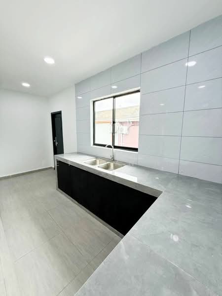 Taman Ungku Tun Aminah untuk Untuk Dijual - RM 608,000, Apr 2026 - Kitchen - PropertyGuru.com.my