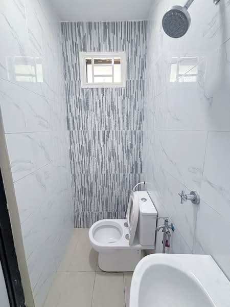 Rumah Berkembar untuk Dijual di Taman Pelangi (Johor Bahru) - Jeff Lee - Bathroom - PropertyGuru.com.my