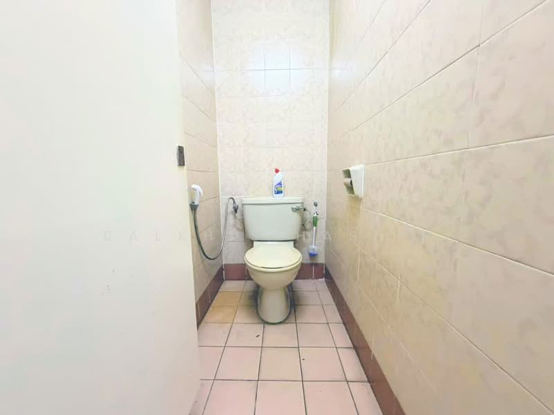 Office for Sale in Shah Alam (Selangor) - Balkhis Hashim - Bathroom - PropertyGuru.com.my