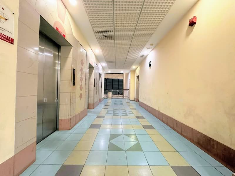 Office for Sale in Shah Alam (Selangor) - Balkhis Hashim - Corridor - PropertyGuru.com.my