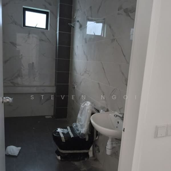 Rumah Berkembar untuk Dijual di Johor Bahru (Johor) - Steven Ngoi - Bathroom - PropertyGuru.com.my