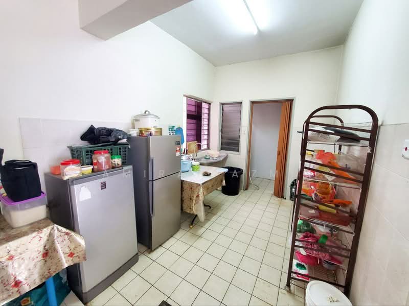 Pangsapuri untuk Dijual di Persanda 3 Apartment, Shah Alam - Amirah Azmi - Kitchen - PropertyGuru.com.my