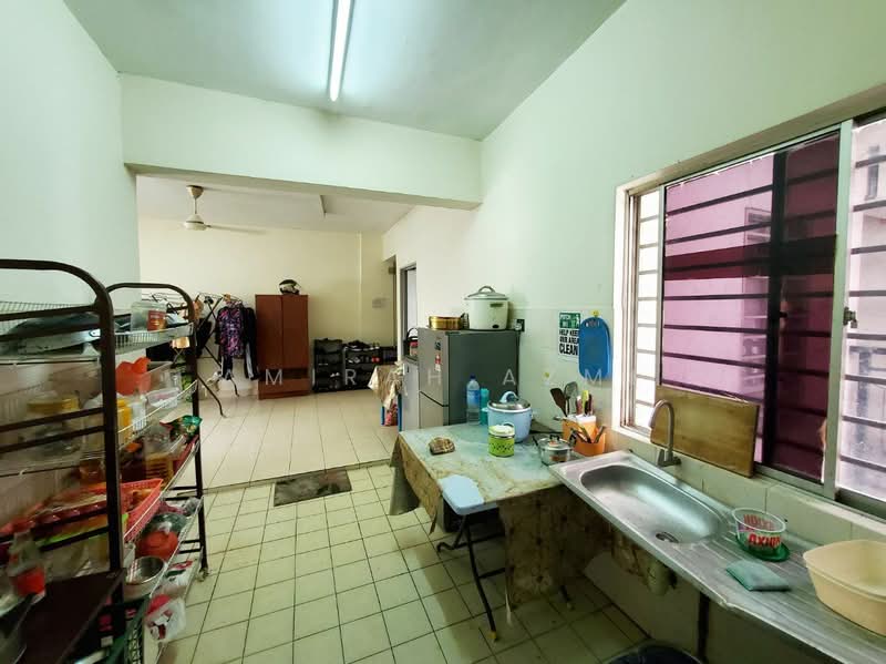 Pangsapuri untuk Dijual di Persanda 3 Apartment, Shah Alam - Amirah Azmi - Kitchen - PropertyGuru.com.my