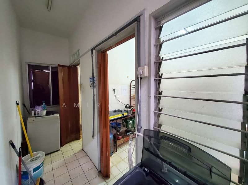 Pangsapuri untuk Dijual di Persanda 3 Apartment, Shah Alam - Amirah Azmi - Kitchen - PropertyGuru.com.my