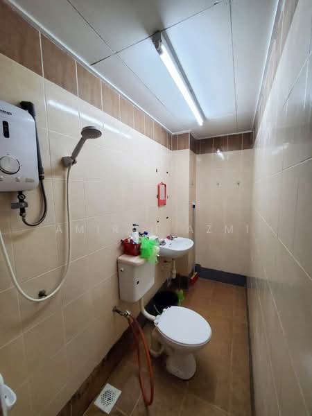Pangsapuri untuk Dijual di Persanda 3 Apartment, Shah Alam - Amirah Azmi - Bathroom - PropertyGuru.com.my