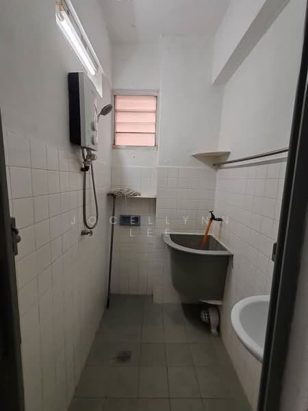Pangsapuri untuk Disewa di Greenlane Heights Block E - Jocellynn Lee - Bathroom - PropertyGuru.com.my