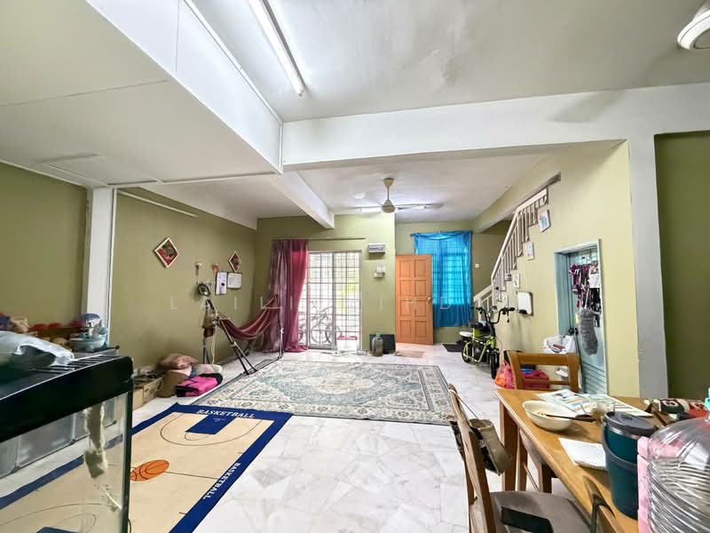 Rumah Teres 2 Tingkat untuk Dijual di Bandar Baru Puncak Alam (Puncak Alam) - Laili Mihdar - Living Room - PropertyGuru.com.my