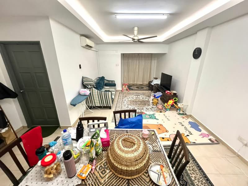 Paradesa Tropica untuk Untuk Dijual - RM 380,000, Apr 2026 - Living Room - PropertyGuru.com.my