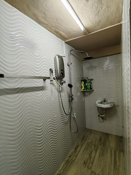 Rumah Teres 2 Tingkat untuk Dijual di Taman Sri Muda (Shah Alam) - Aqillah Razali - PropertyGuru.com.my