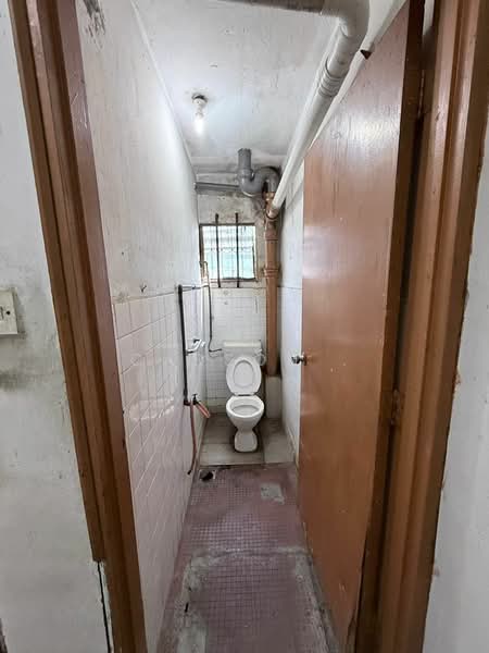 Kedai / Pejabat untuk Disewa di Johor Bahru (Johor) - Carson . - Bathroom - PropertyGuru.com.my