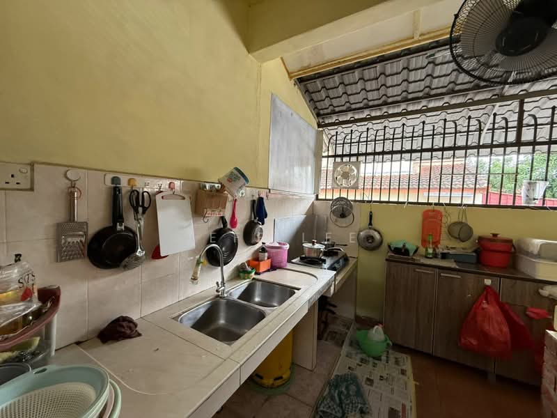 Rumah Teres 2 Tingkat untuk Dijual di Taman Setia Indah (Tebrau) - Jeff Lee - Kitchen - PropertyGuru.com.my