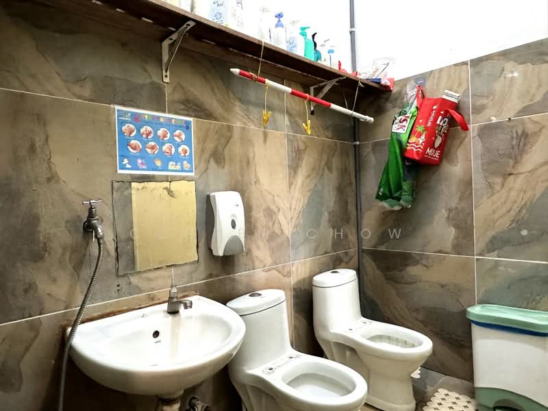Rumah Berkembar untuk Dijual di SS2 (Petaling Jaya) - Cooper Chow - Bathroom - PropertyGuru.com.my