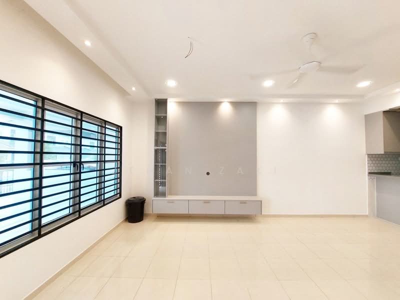 2-storey Terraced House for Rent in Sepang (Selangor) - Zehan Zaki - Living Room - PropertyGuru.com.my