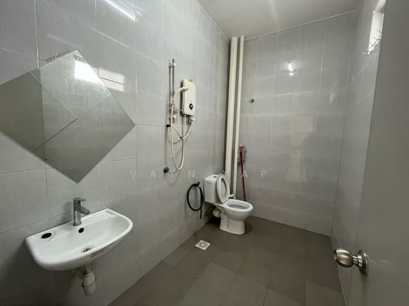 Apartment for Rent at Pangsapuri Setia Impian @ Kajang - Vayn Yap - Bathroom - PropertyGuru.com.my