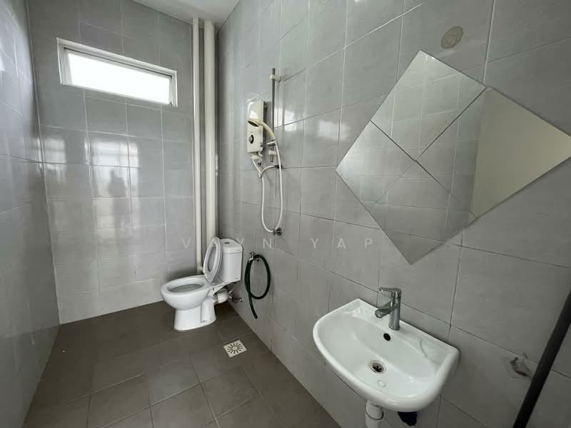 Apartment for Rent at Pangsapuri Setia Impian @ Kajang - Vayn Yap - Bathroom - PropertyGuru.com.my
